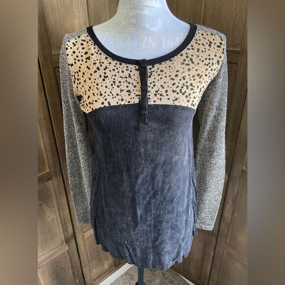 Women’s Scrapbook Black/Animal Print Blouse. - Picture 2 of 7